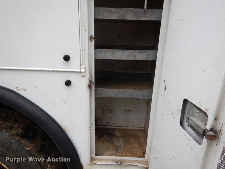 image for item IV9713 2003 Freightliner FL70  bucket truck