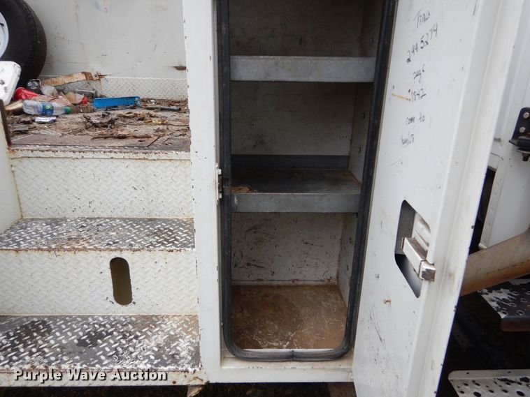 image for item IV9713 2003 Freightliner FL70  bucket truck