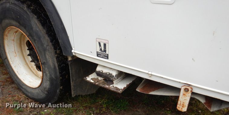 image for item IV9713 2003 Freightliner FL70  bucket truck