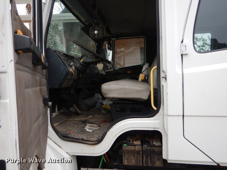 image for item IV9713 2003 Freightliner FL70  bucket truck