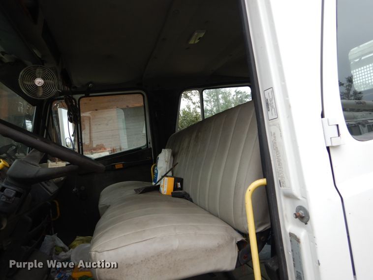 image for item IV9713 2003 Freightliner FL70  bucket truck