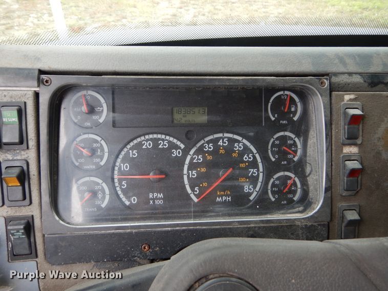 image for item IV9713 2003 Freightliner FL70  bucket truck