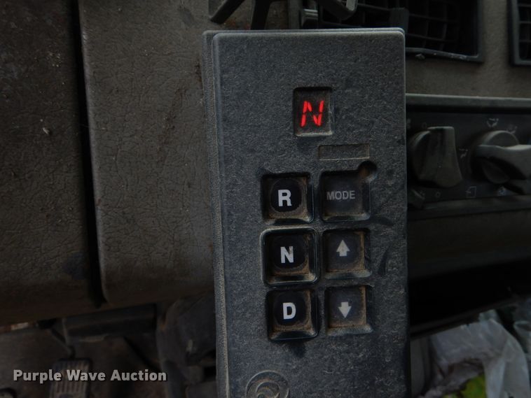 image for item IV9713 2003 Freightliner FL70  bucket truck