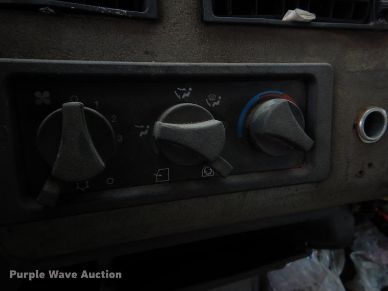 image for item IV9713 2003 Freightliner FL70  bucket truck