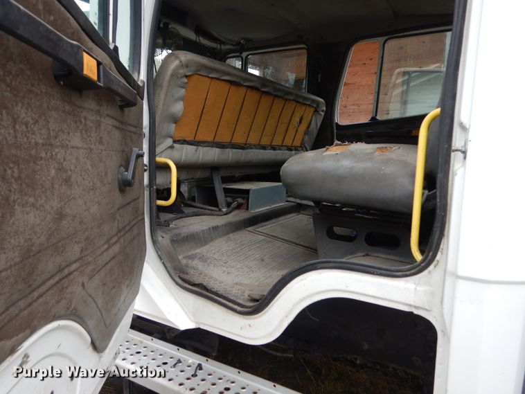 image for item IV9713 2003 Freightliner FL70  bucket truck