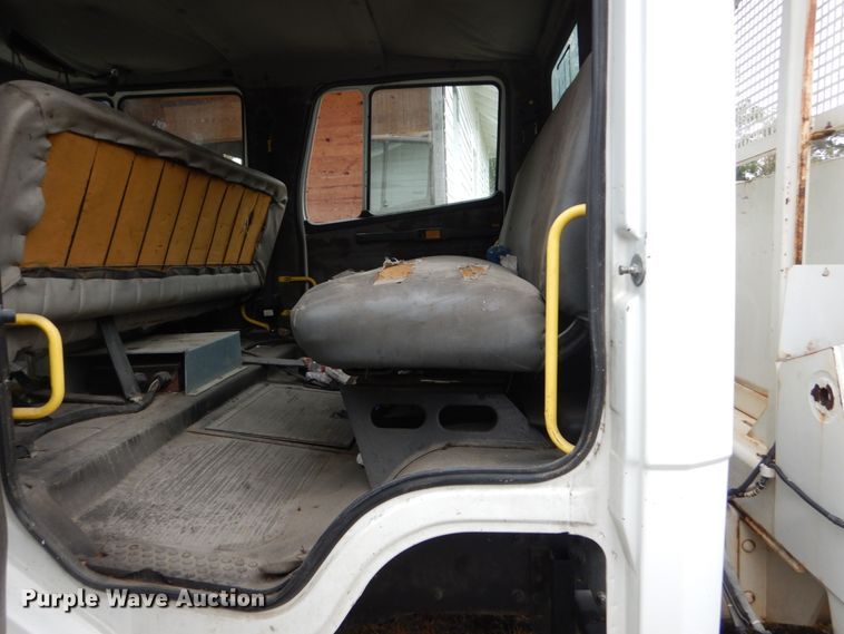 image for item IV9713 2003 Freightliner FL70  bucket truck