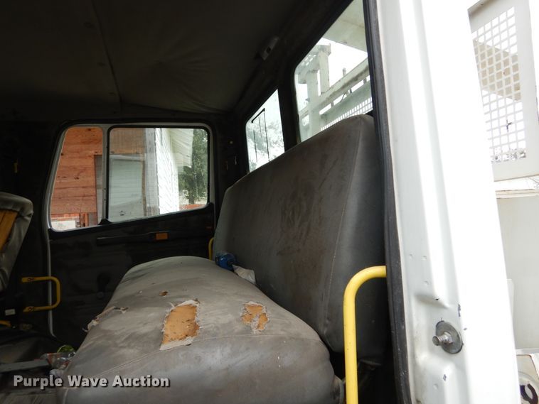 image for item IV9713 2003 Freightliner FL70  bucket truck