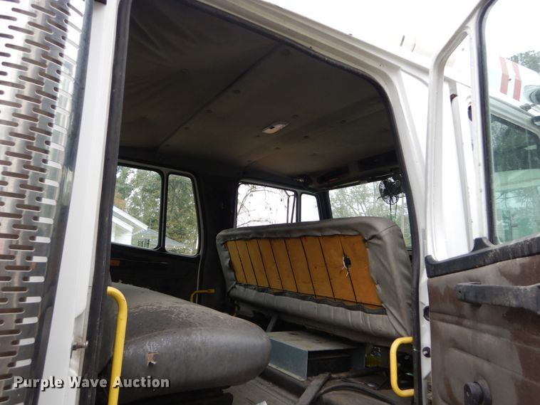 image for item IV9713 2003 Freightliner FL70  bucket truck