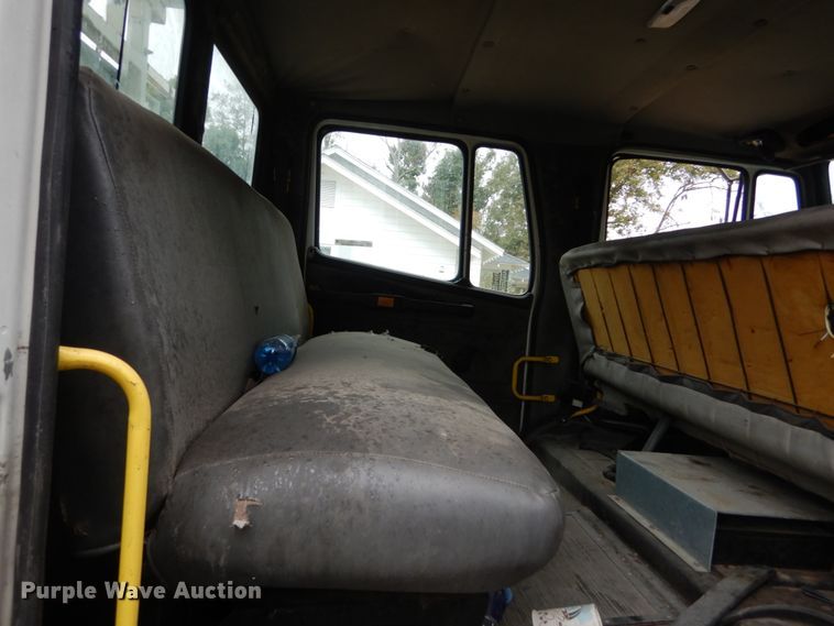 image for item IV9713 2003 Freightliner FL70  bucket truck