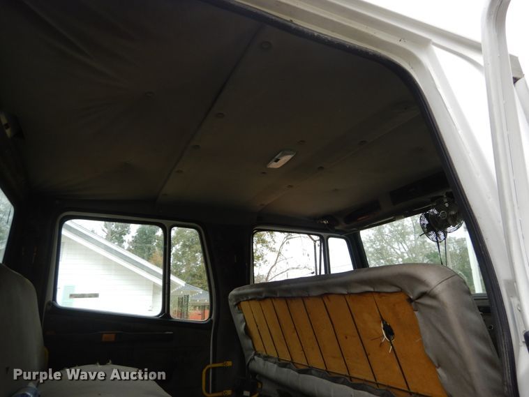 image for item IV9713 2003 Freightliner FL70  bucket truck