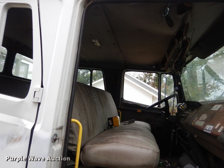 image for item IV9713 2003 Freightliner FL70  bucket truck