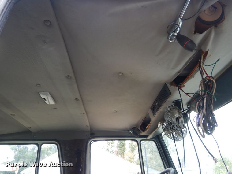 image for item IV9713 2003 Freightliner FL70  bucket truck