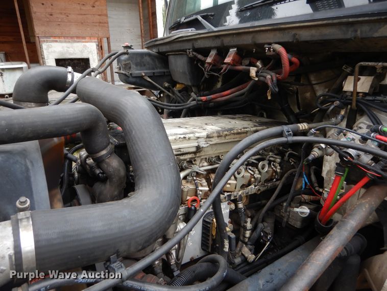 image for item IV9713 2003 Freightliner FL70  bucket truck