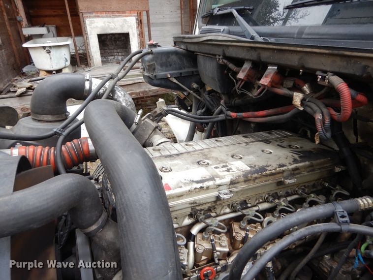 image for item IV9713 2003 Freightliner FL70  bucket truck