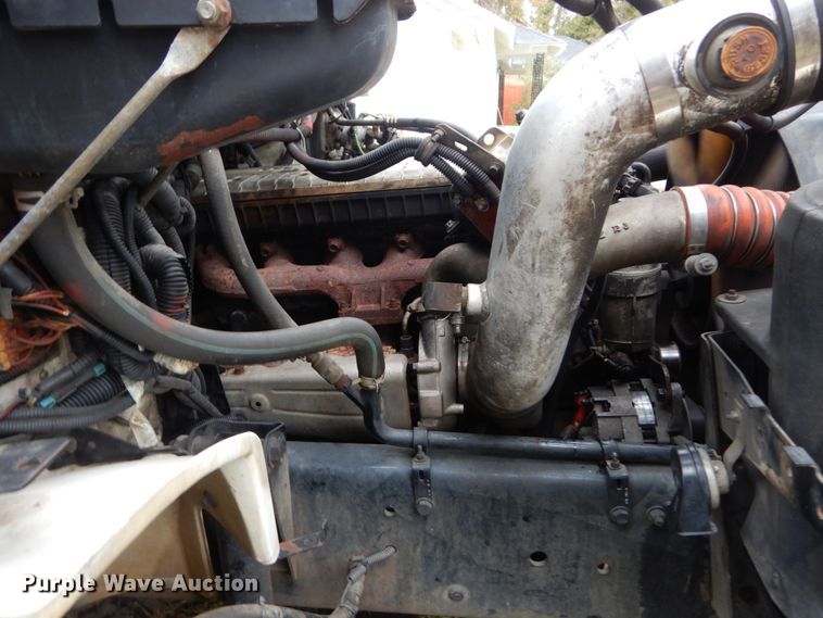 image for item IV9713 2003 Freightliner FL70  bucket truck