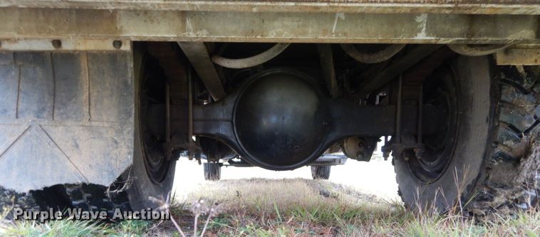 image for item IV9713 2003 Freightliner FL70  bucket truck