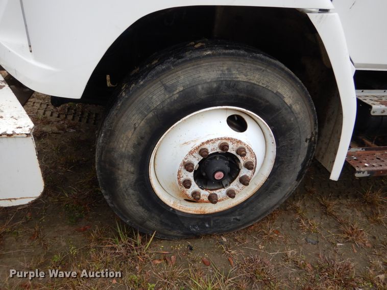 image for item IV9713 2003 Freightliner FL70  bucket truck