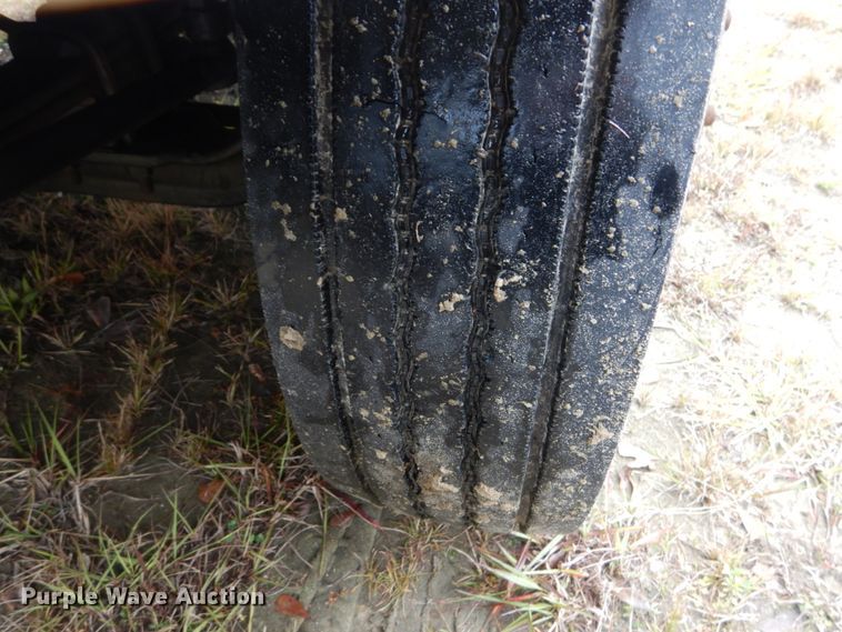 image for item IV9713 2003 Freightliner FL70  bucket truck