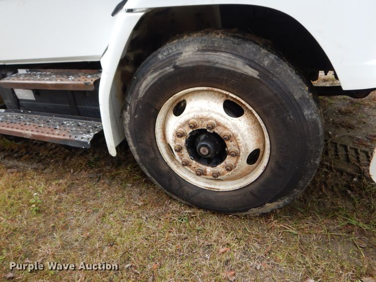 image for item IV9713 2003 Freightliner FL70  bucket truck