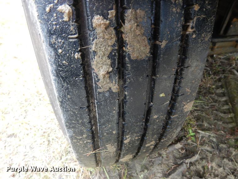 image for item IV9713 2003 Freightliner FL70  bucket truck