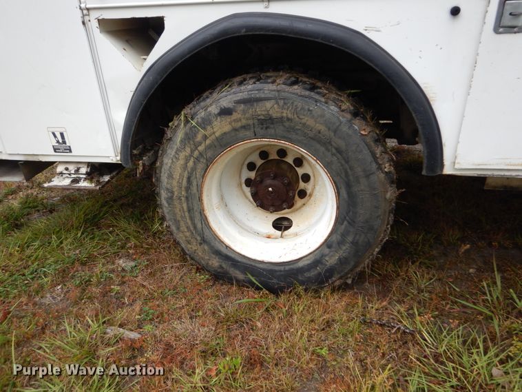 image for item IV9713 2003 Freightliner FL70  bucket truck