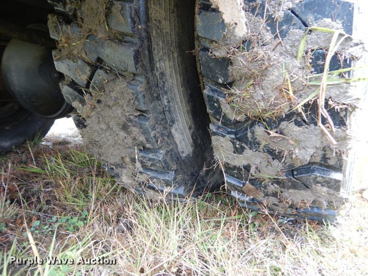 image for item IV9713 2003 Freightliner FL70  bucket truck