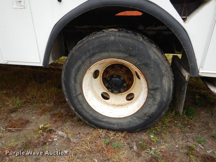 image for item IV9713 2003 Freightliner FL70  bucket truck