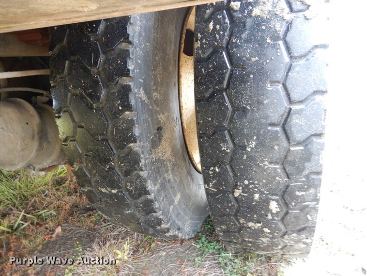 image for item IV9713 2003 Freightliner FL70  bucket truck