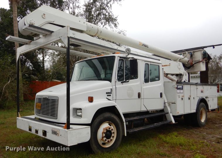 image for item IV9714 2003 Freightliner FL70  bucket truck
