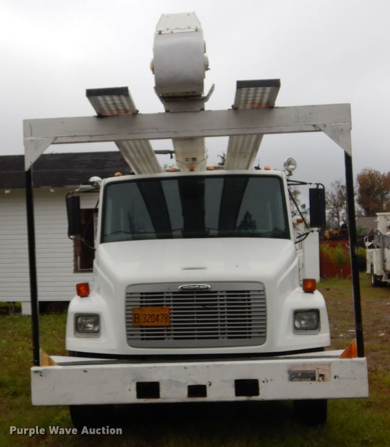 image for item IV9714 2003 Freightliner FL70  bucket truck