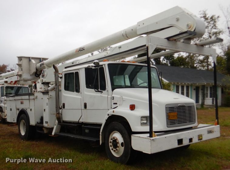 image for item IV9714 2003 Freightliner FL70  bucket truck