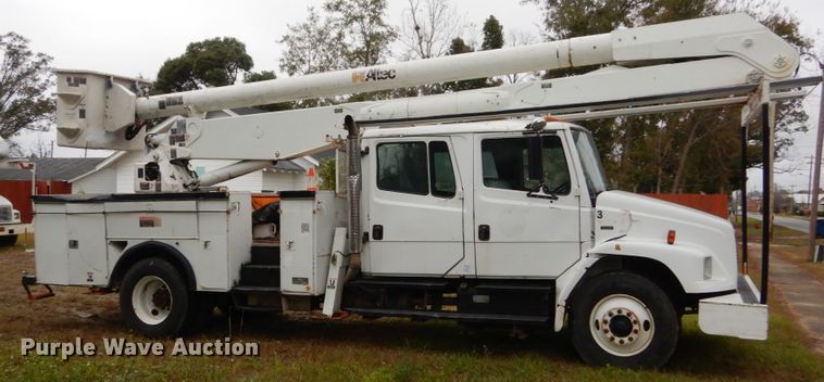 image for item IV9714 2003 Freightliner FL70  bucket truck