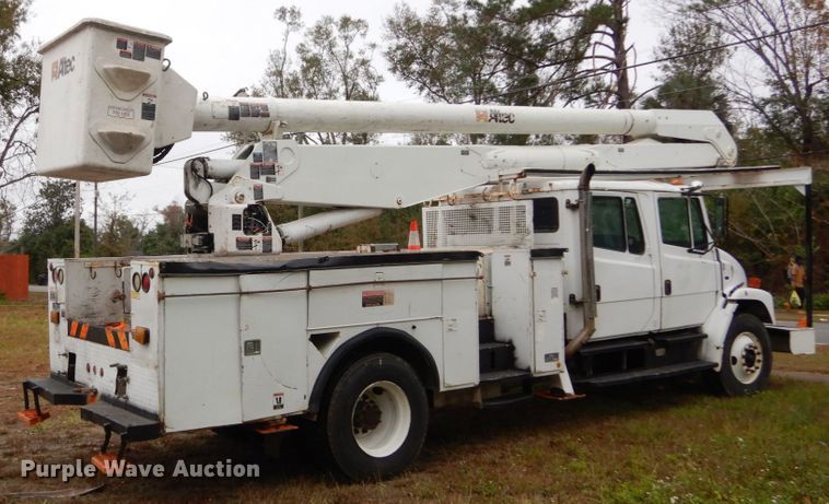 image for item IV9714 2003 Freightliner FL70  bucket truck