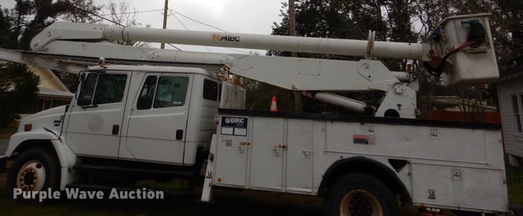 image for item IV9714 2003 Freightliner FL70  bucket truck