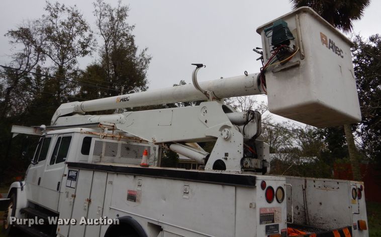image for item IV9714 2003 Freightliner FL70  bucket truck