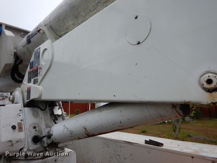 image for item IV9714 2003 Freightliner FL70  bucket truck