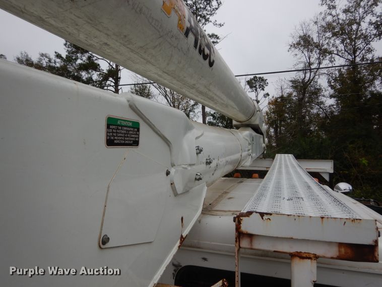 image for item IV9714 2003 Freightliner FL70  bucket truck