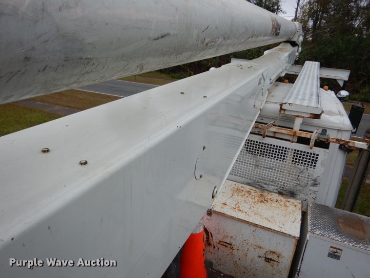 image for item IV9714 2003 Freightliner FL70  bucket truck