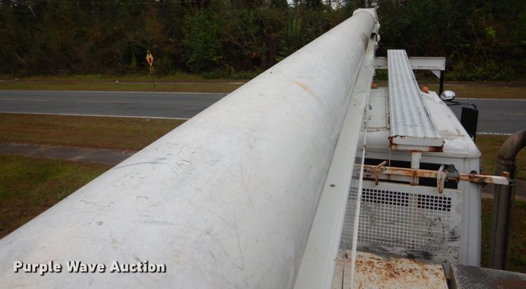 image for item IV9714 2003 Freightliner FL70  bucket truck