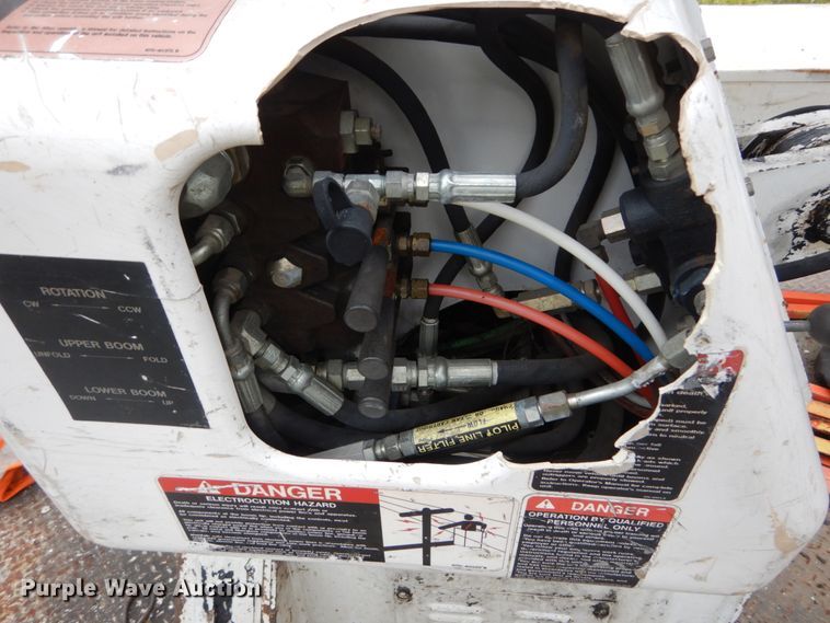 image for item IV9714 2003 Freightliner FL70  bucket truck