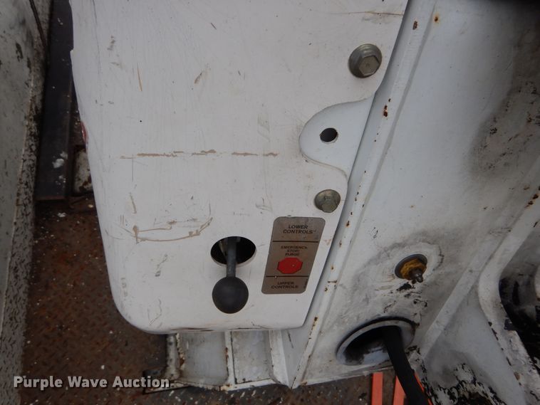 image for item IV9714 2003 Freightliner FL70  bucket truck