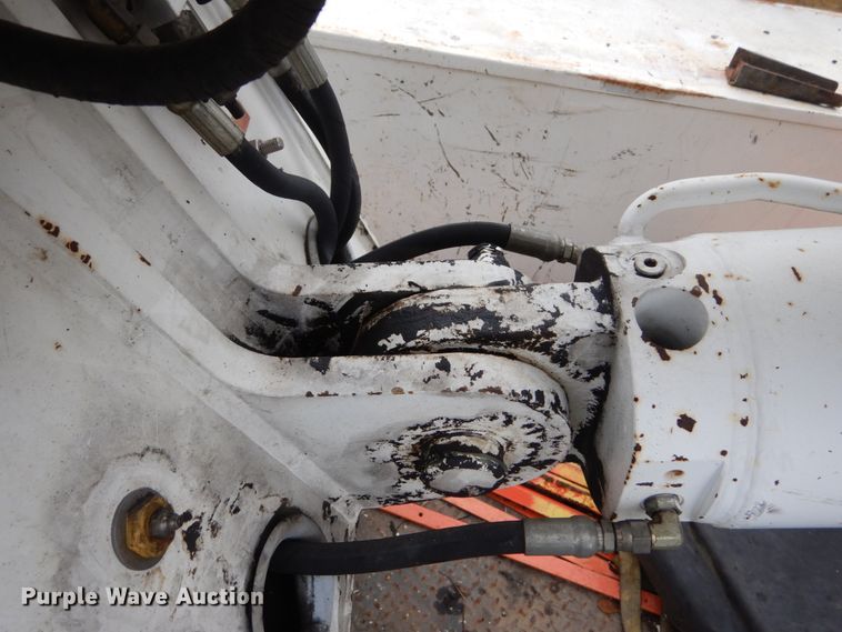 image for item IV9714 2003 Freightliner FL70  bucket truck