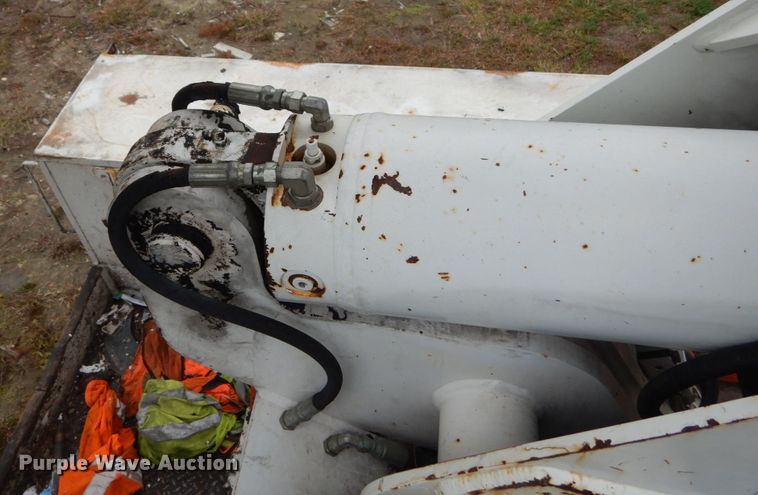 image for item IV9714 2003 Freightliner FL70  bucket truck