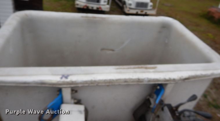 image for item IV9714 2003 Freightliner FL70  bucket truck