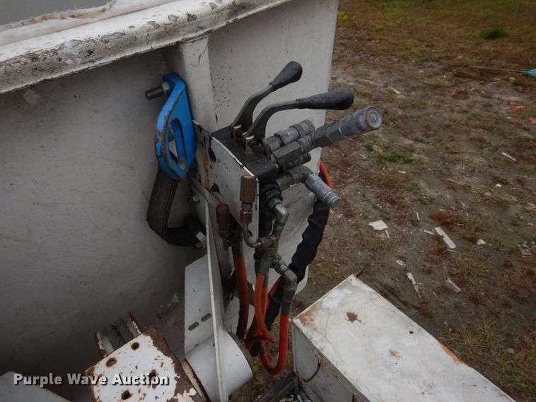 image for item IV9714 2003 Freightliner FL70  bucket truck