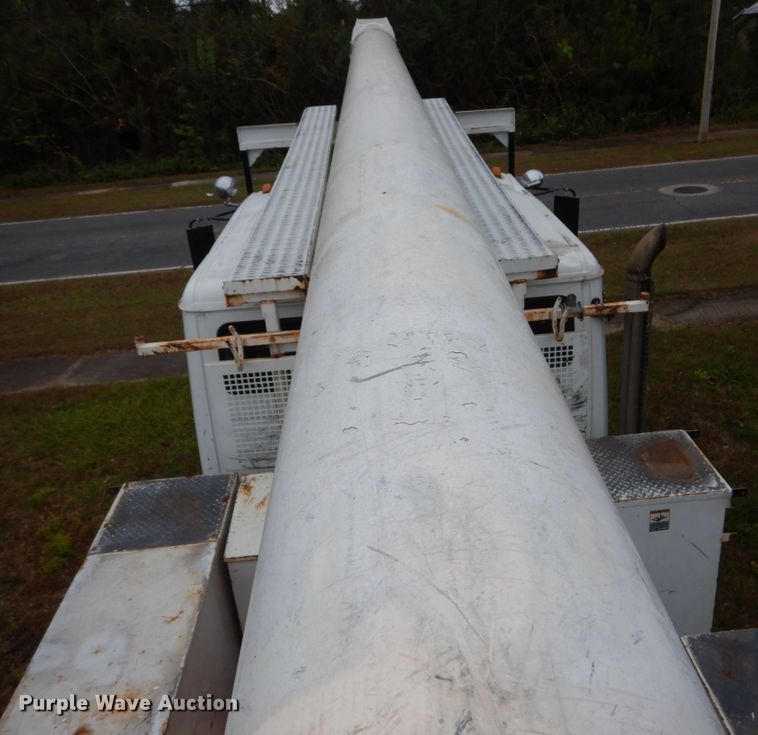 image for item IV9714 2003 Freightliner FL70  bucket truck