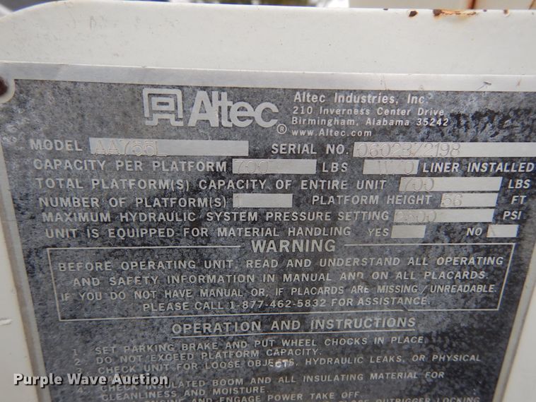 image for item IV9714 2003 Freightliner FL70  bucket truck