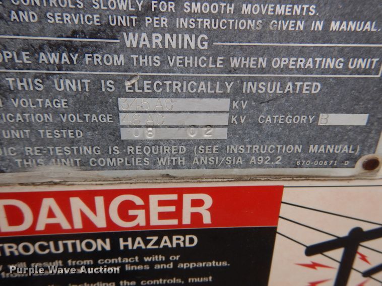 image for item IV9714 2003 Freightliner FL70  bucket truck