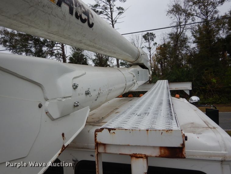 image for item IV9714 2003 Freightliner FL70  bucket truck