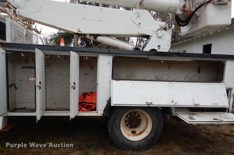 image for item IV9714 2003 Freightliner FL70  bucket truck